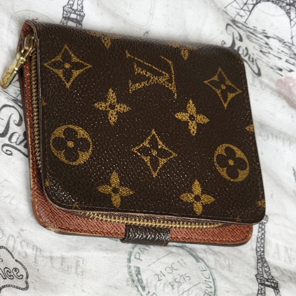 Louis Vuitton Monogram Canvas Compact Zippé Wallet - Picture 6 of 12